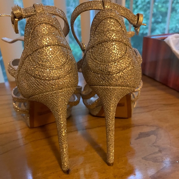 Gently used Michael Kors silver pumps size 7.5 - Picture 3 of 7